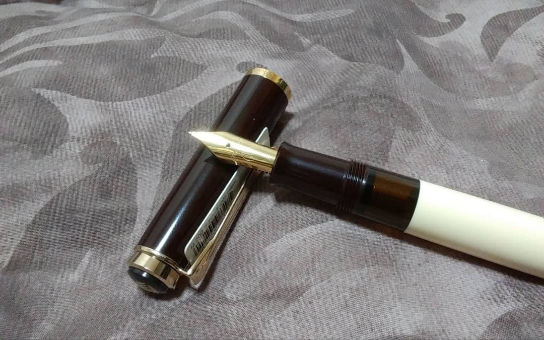 Pelikan（ペリカン）万年筆 クラシック M200 カフェクリーム F細字